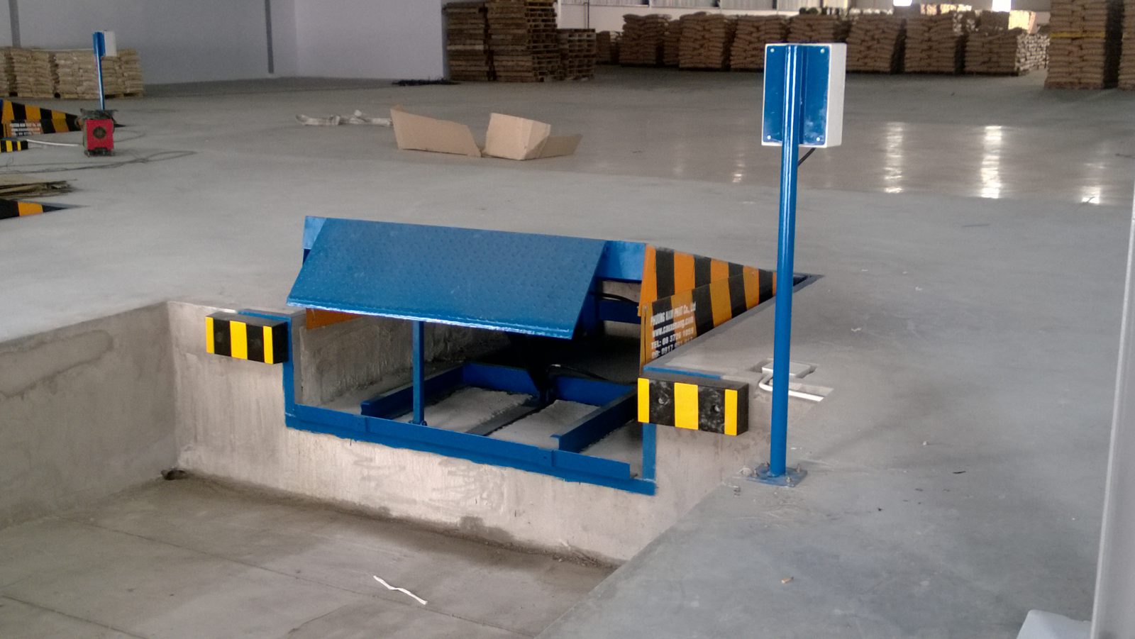 Cách mạng hóa hoạt động kho bãi hiện đại với sàn nâng tự động Dock Leveler